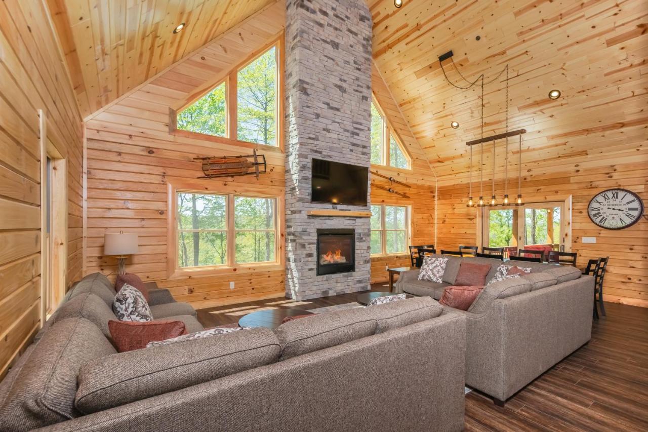 Cjs Mountain Lodge McHenry Exterior photo